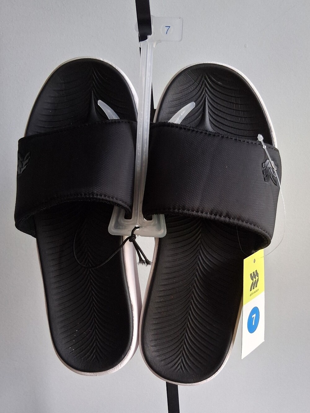 Black Slides by All in Motion. Sz 7